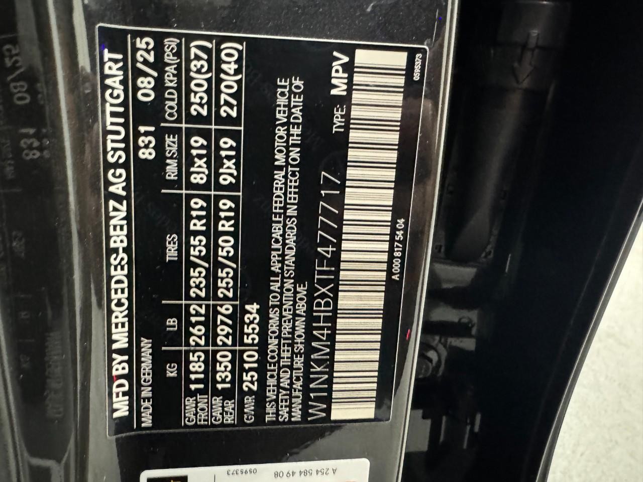 Mercedes-Benz GLC Vehicle Full-screen Gallery Image 35