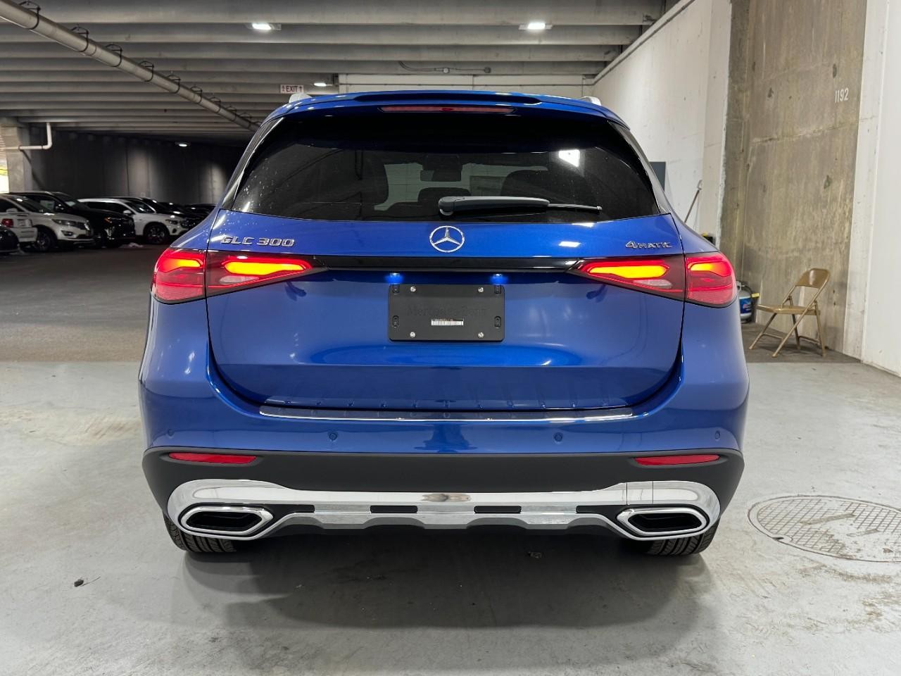 Mercedes-Benz GLC Vehicle Full-screen Gallery Image 9