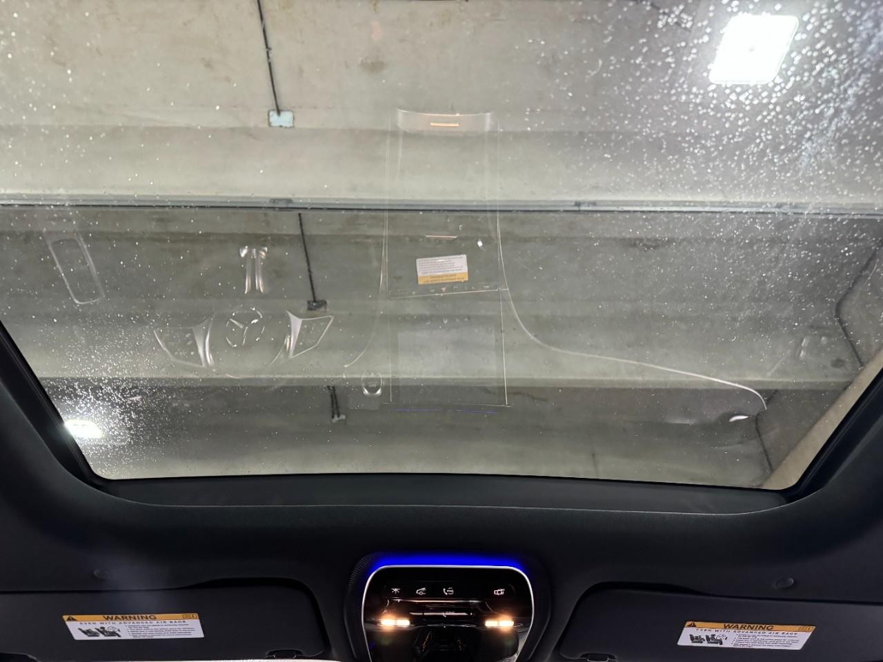 Mercedes-Benz GLC Vehicle Full-screen Gallery Image 11