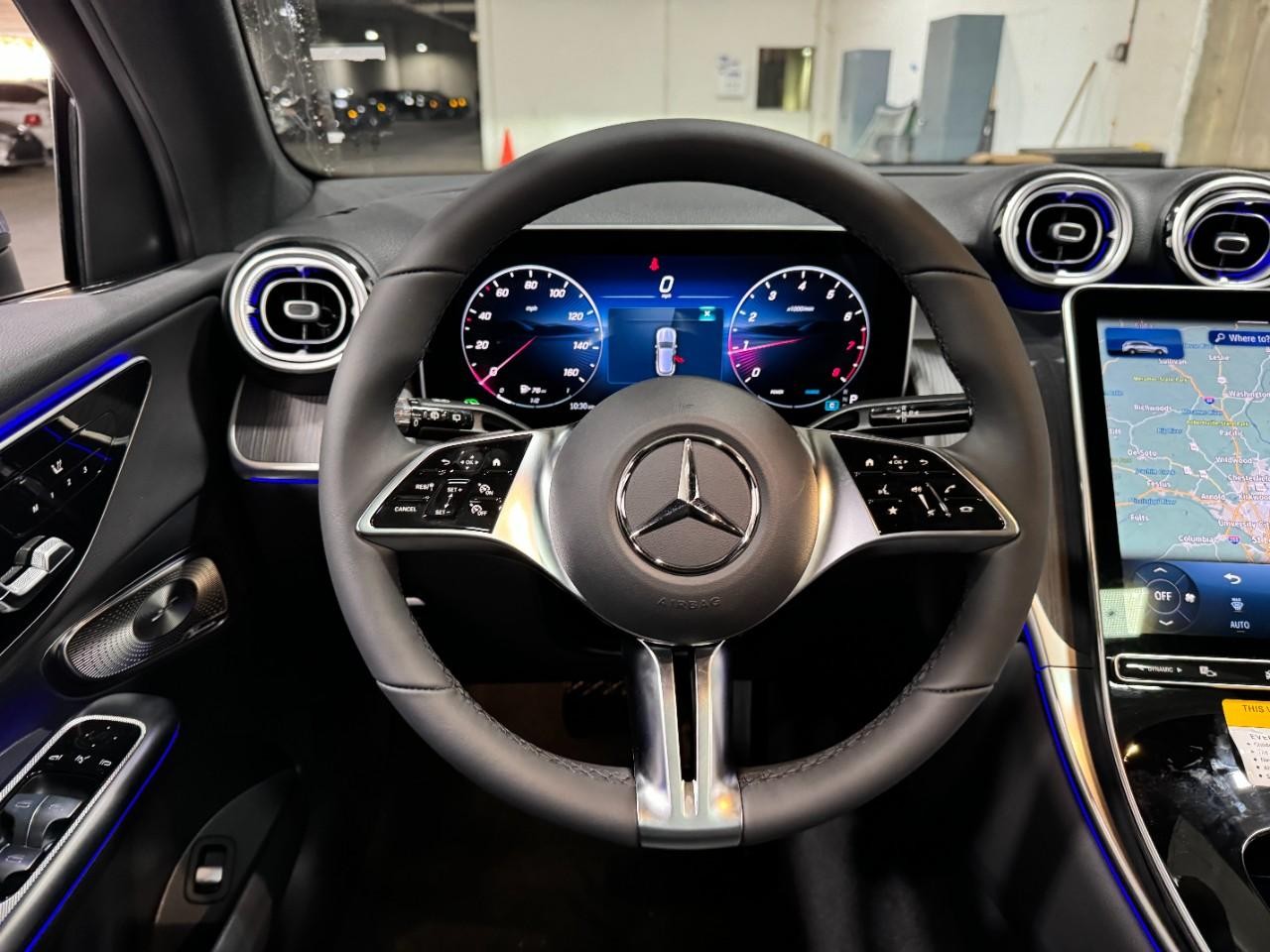 Mercedes-Benz GLC Vehicle Full-screen Gallery Image 13