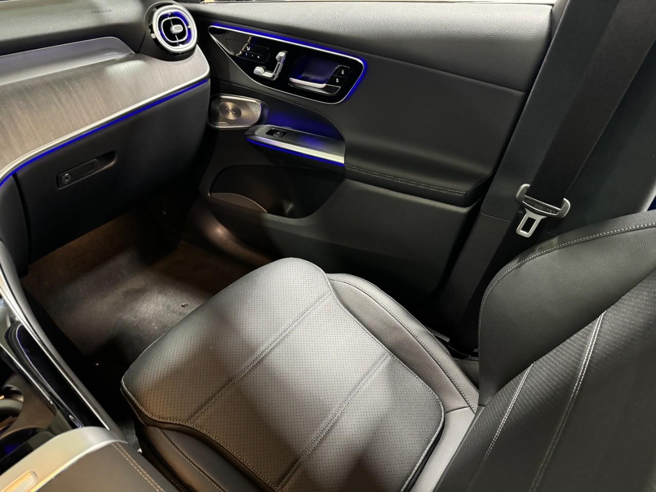 Mercedes-Benz GLC Vehicle Full-screen Gallery Image 15