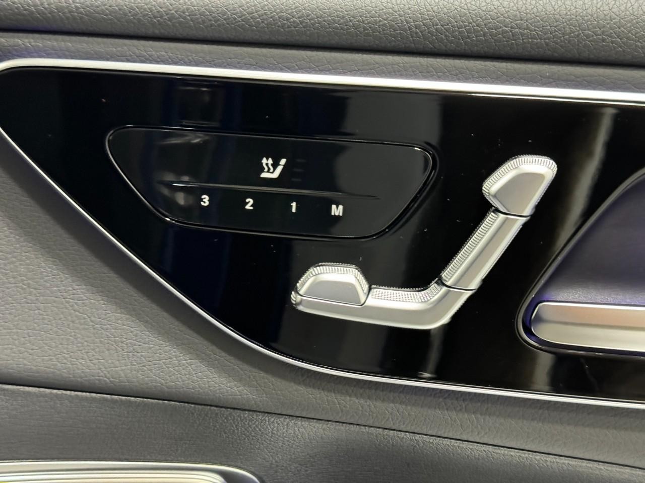 Mercedes-Benz GLC Vehicle Full-screen Gallery Image 19