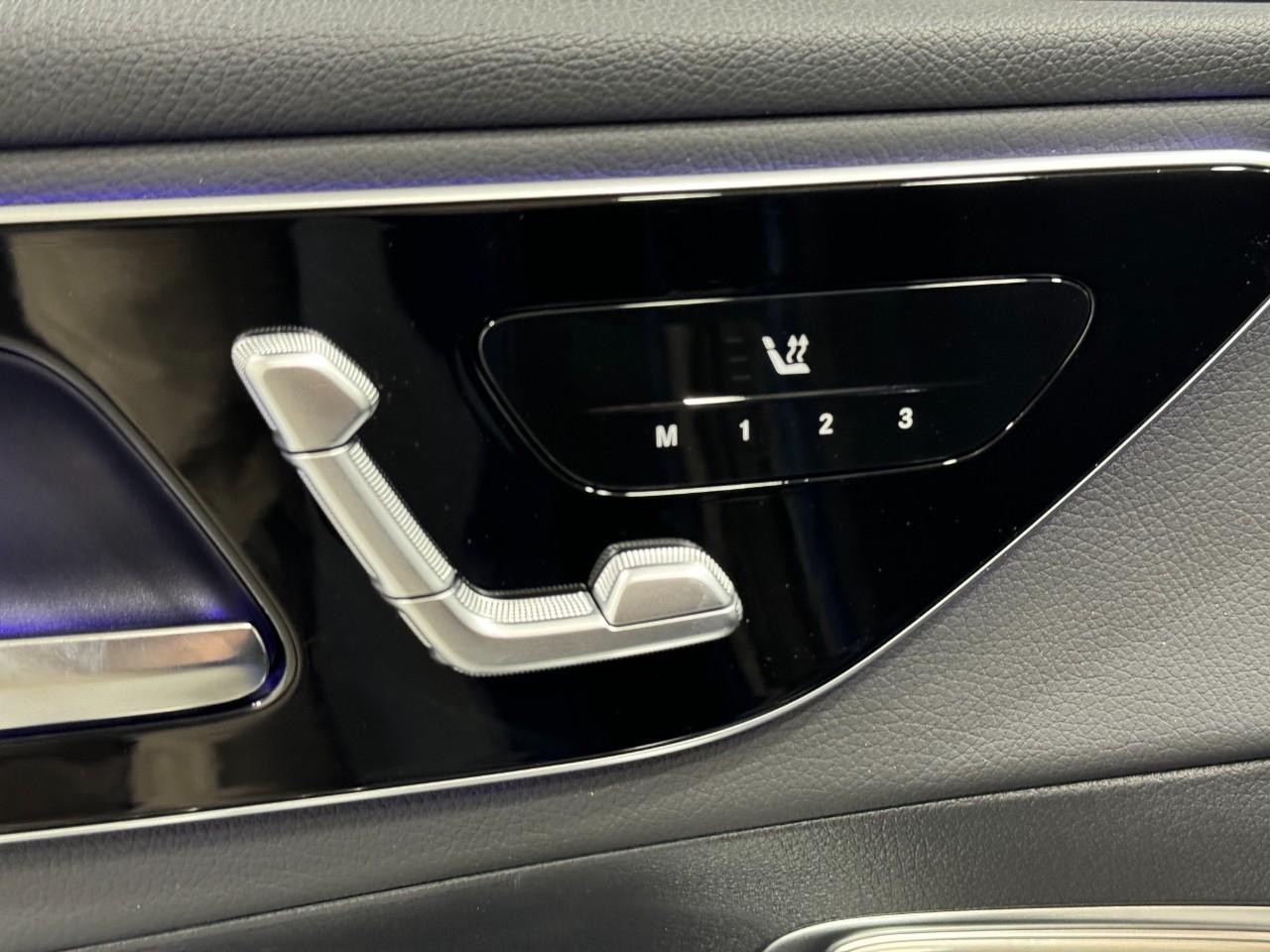 Mercedes-Benz GLC Vehicle Full-screen Gallery Image 22