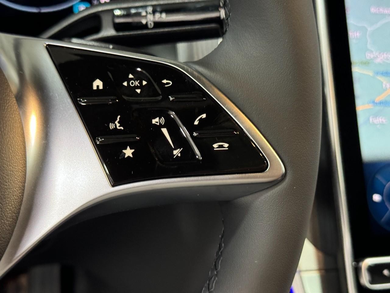 Mercedes-Benz GLC Vehicle Full-screen Gallery Image 31