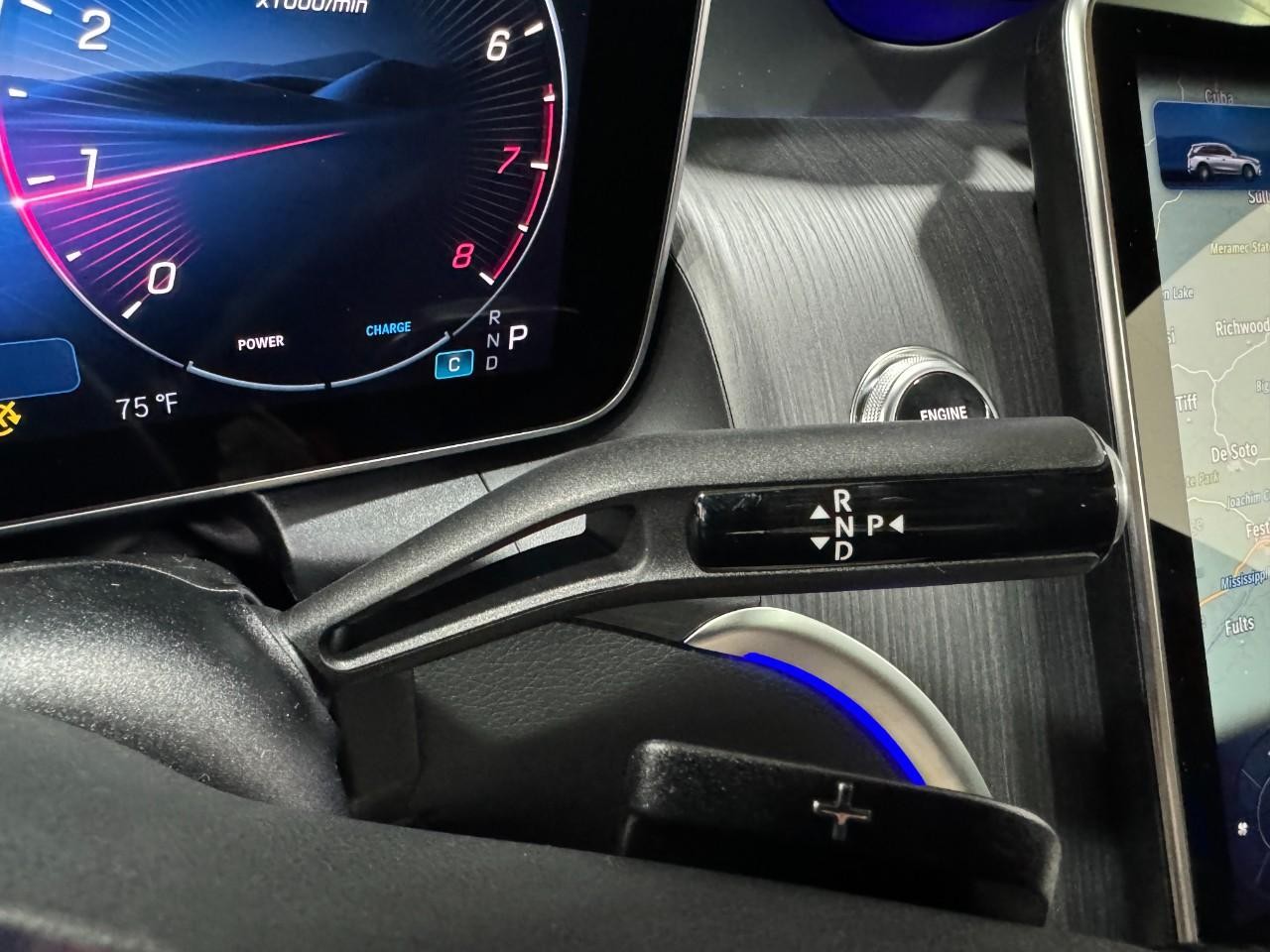 Mercedes-Benz GLC Vehicle Full-screen Gallery Image 33