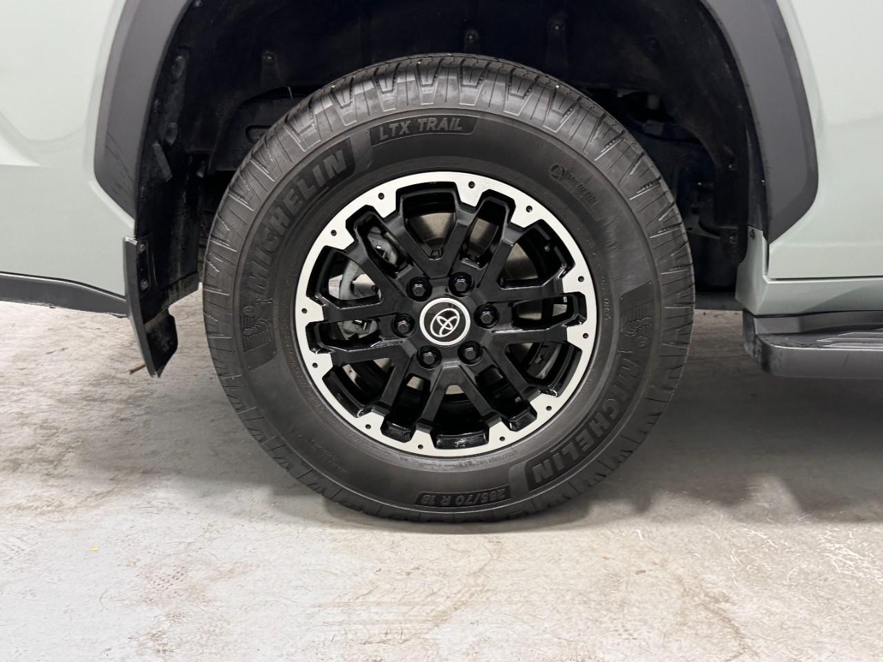 Toyota Sequoia Vehicle Full-screen Gallery Image 5