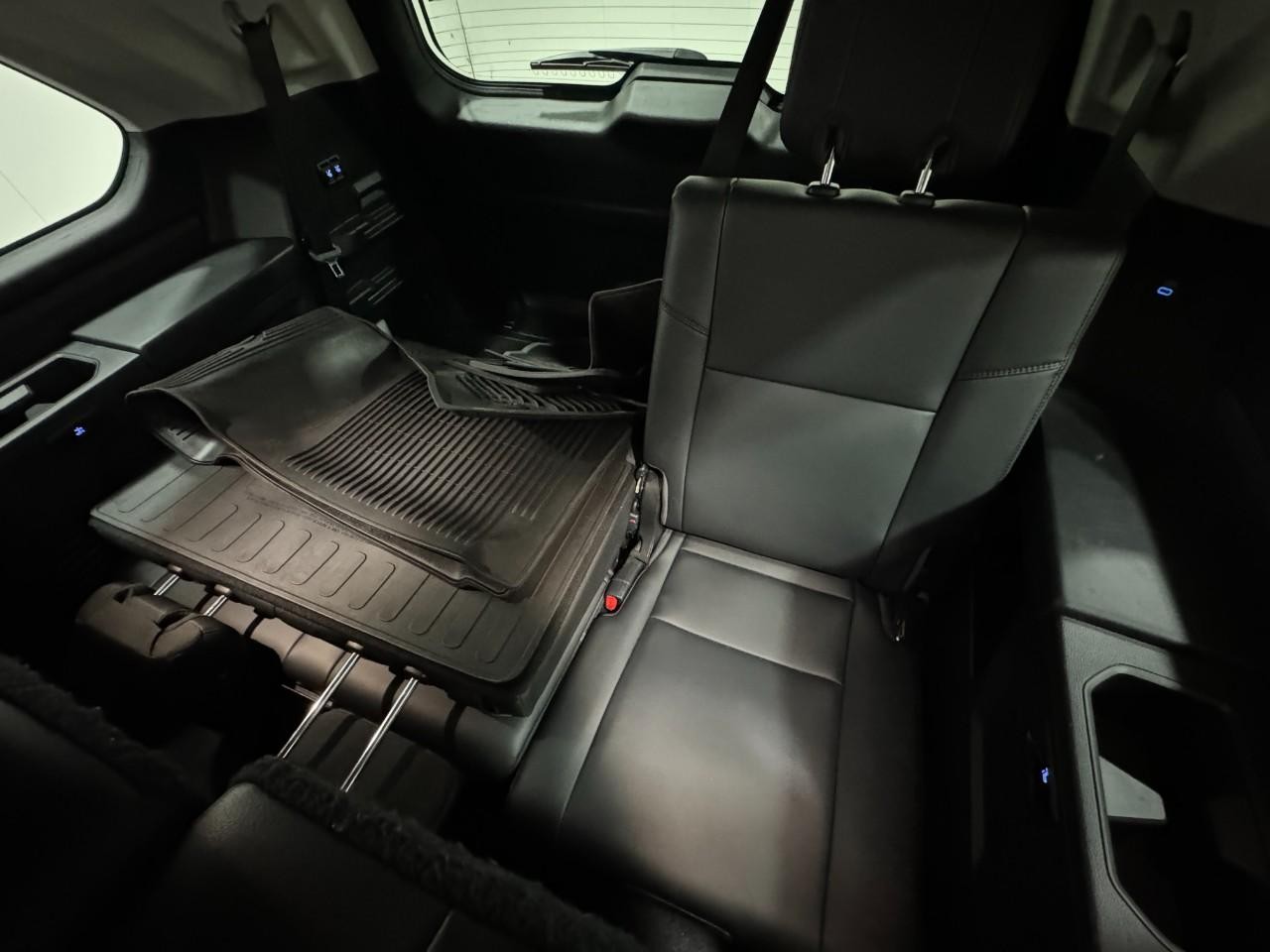 Toyota Sequoia Vehicle Full-screen Gallery Image 8