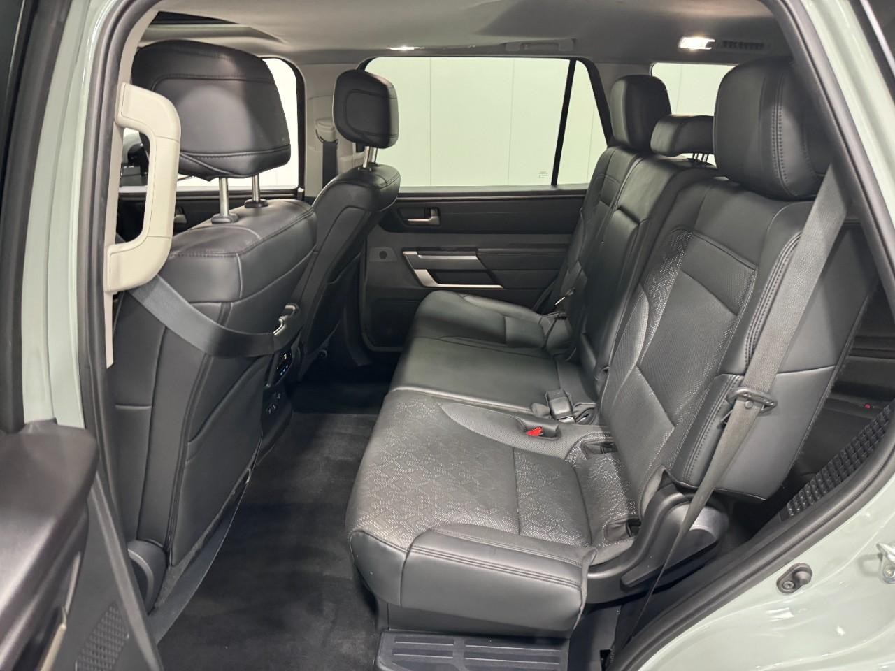 Toyota Sequoia Vehicle Full-screen Gallery Image 9