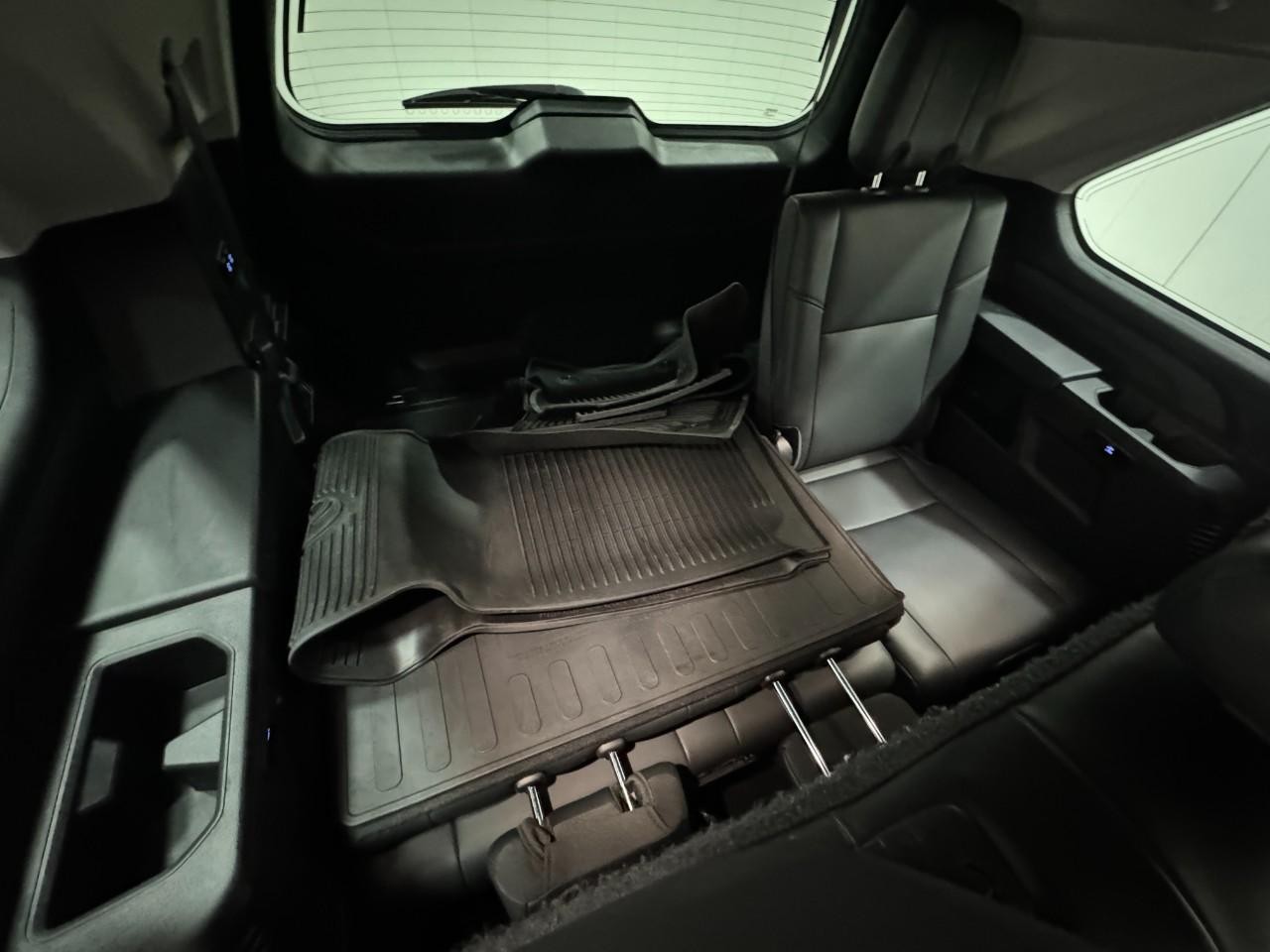 Toyota Sequoia Vehicle Full-screen Gallery Image 11