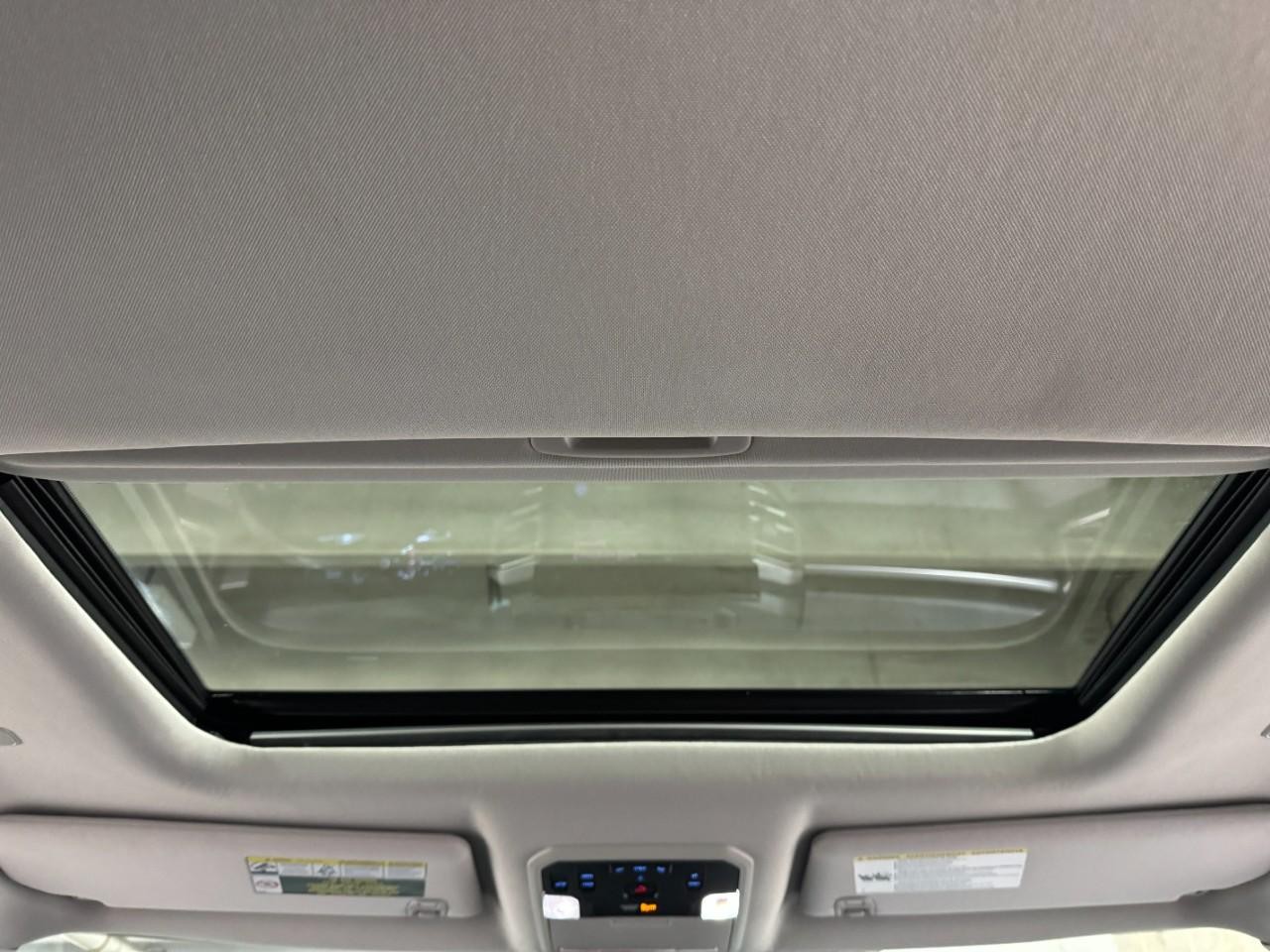 Toyota Sequoia Vehicle Full-screen Gallery Image 14