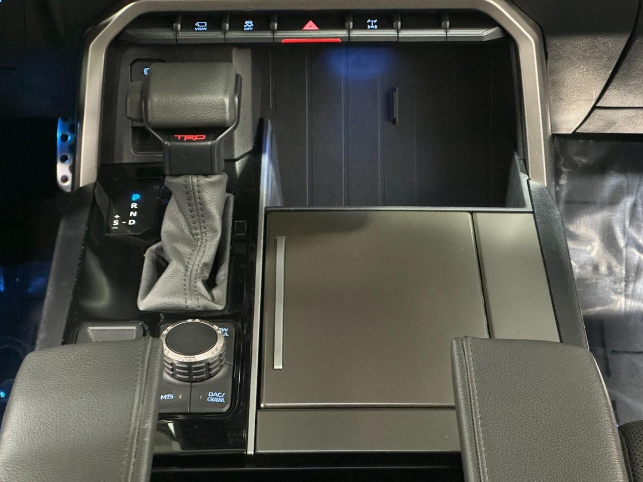 Toyota Sequoia Vehicle Full-screen Gallery Image 18