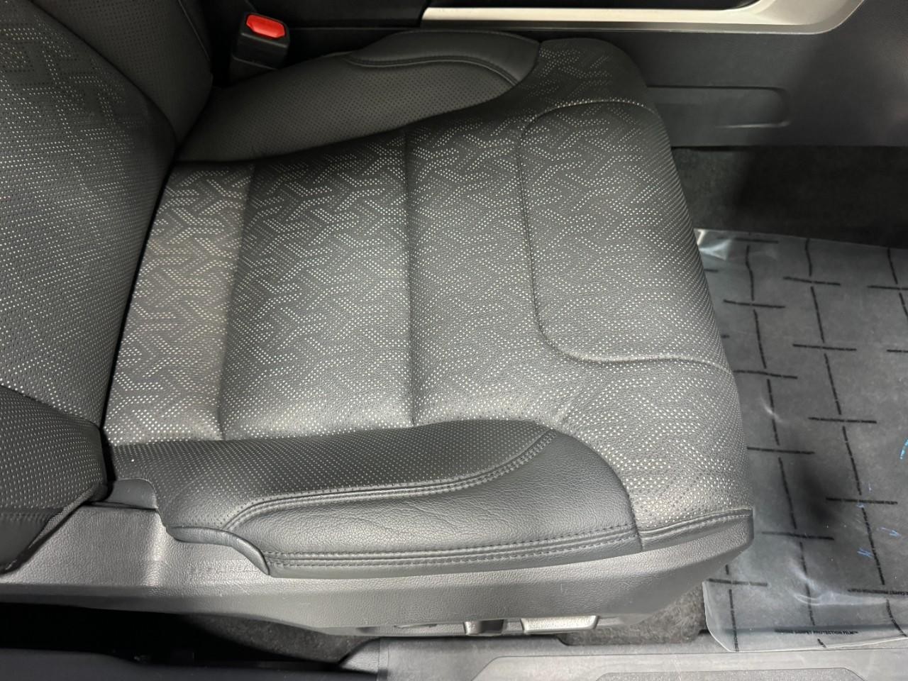 Toyota Sequoia Vehicle Full-screen Gallery Image 21