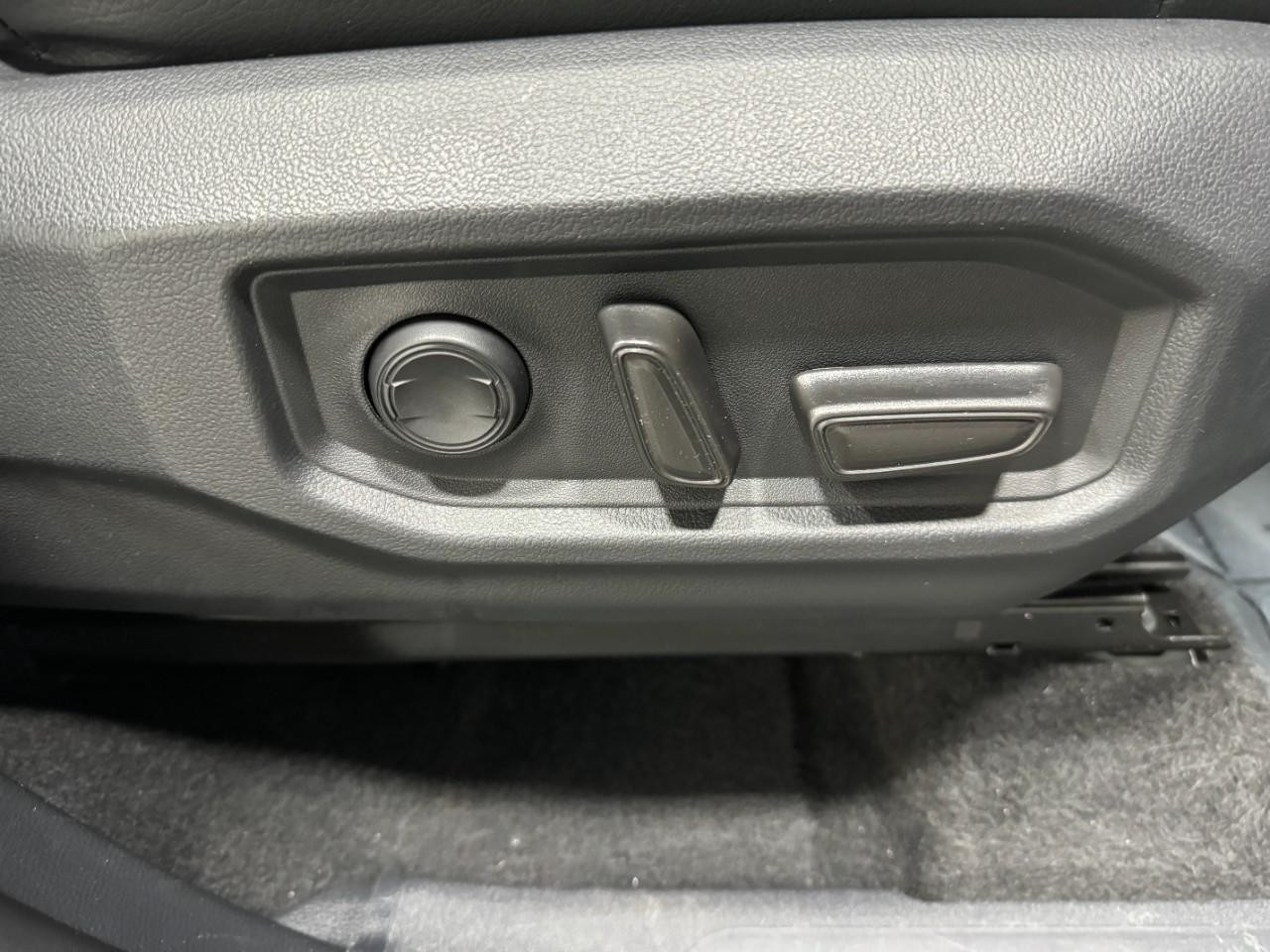 Toyota Sequoia Vehicle Full-screen Gallery Image 22