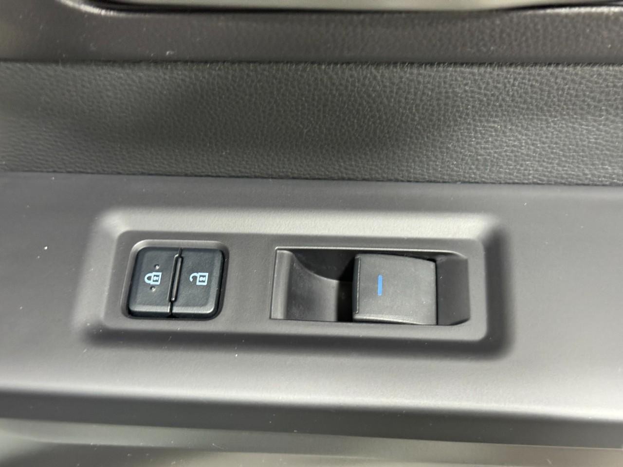 Toyota Sequoia Vehicle Full-screen Gallery Image 23