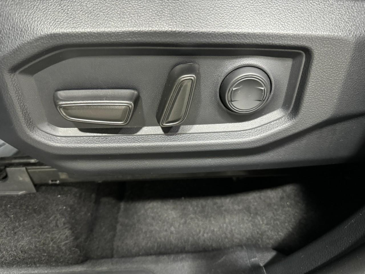 Toyota Sequoia Vehicle Full-screen Gallery Image 27