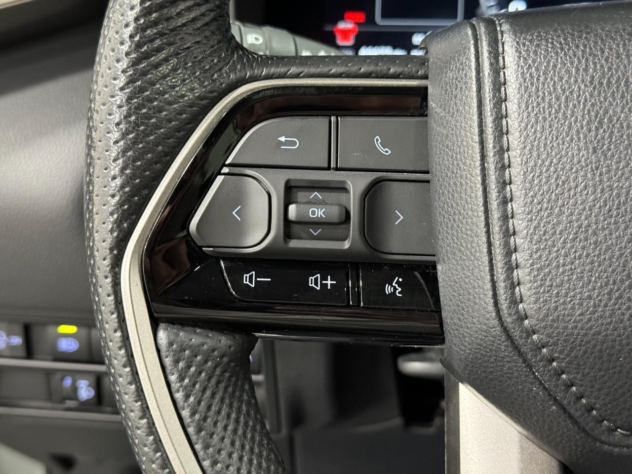 Toyota Sequoia Vehicle Full-screen Gallery Image 29