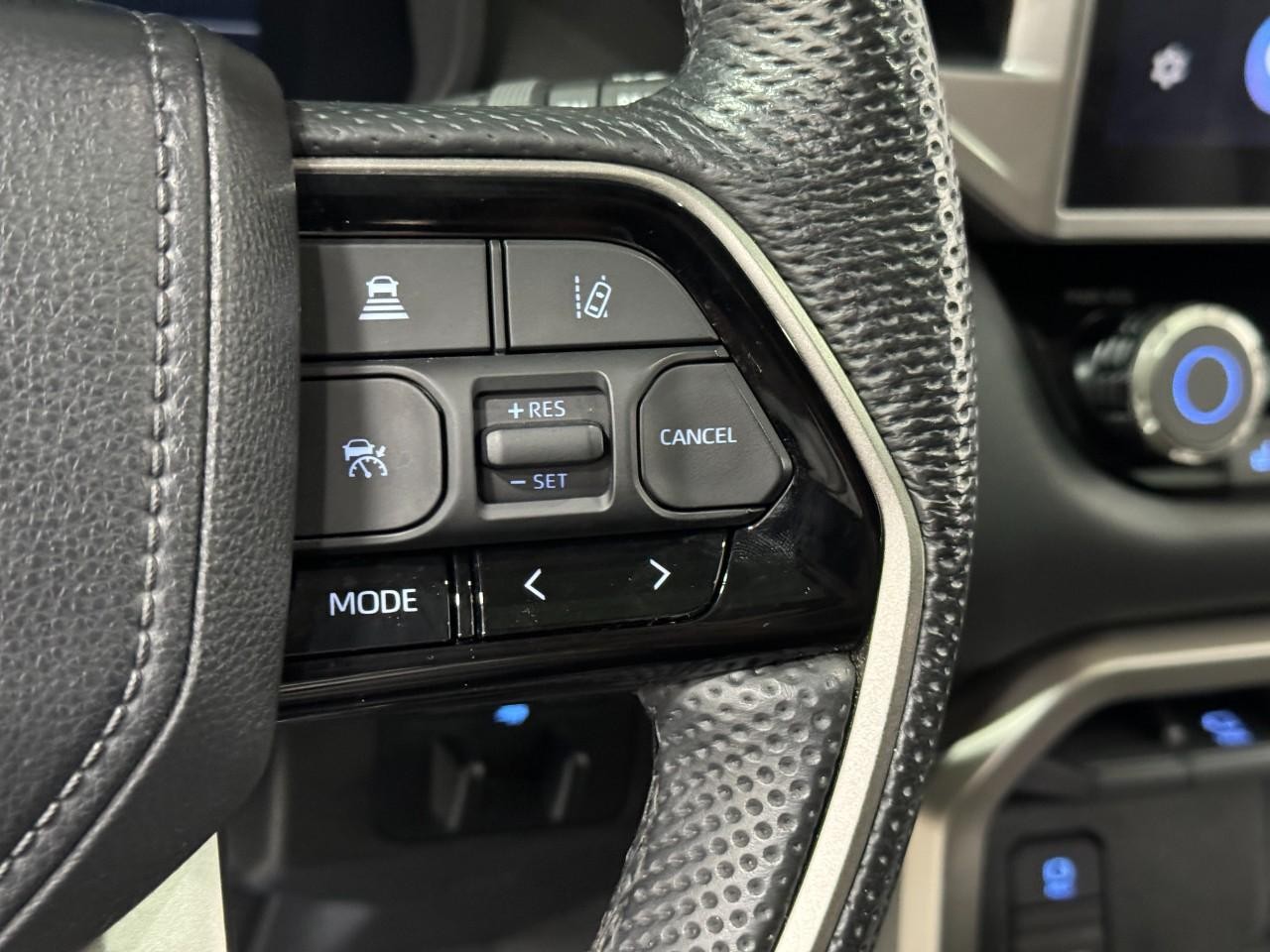 Toyota Sequoia Vehicle Full-screen Gallery Image 30