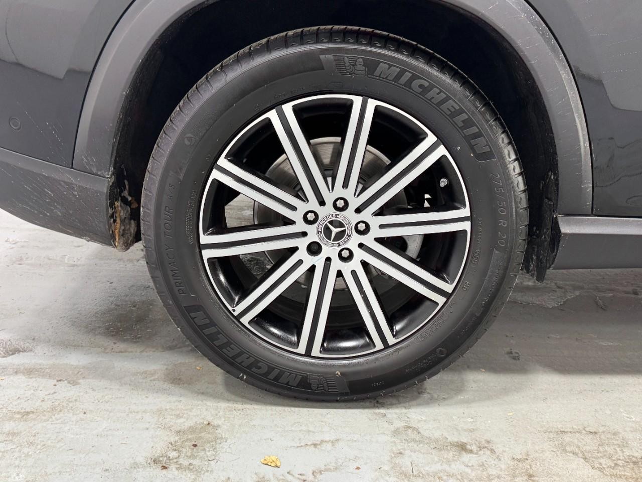 Mercedes-Benz GLE Vehicle Full-screen Gallery Image 5