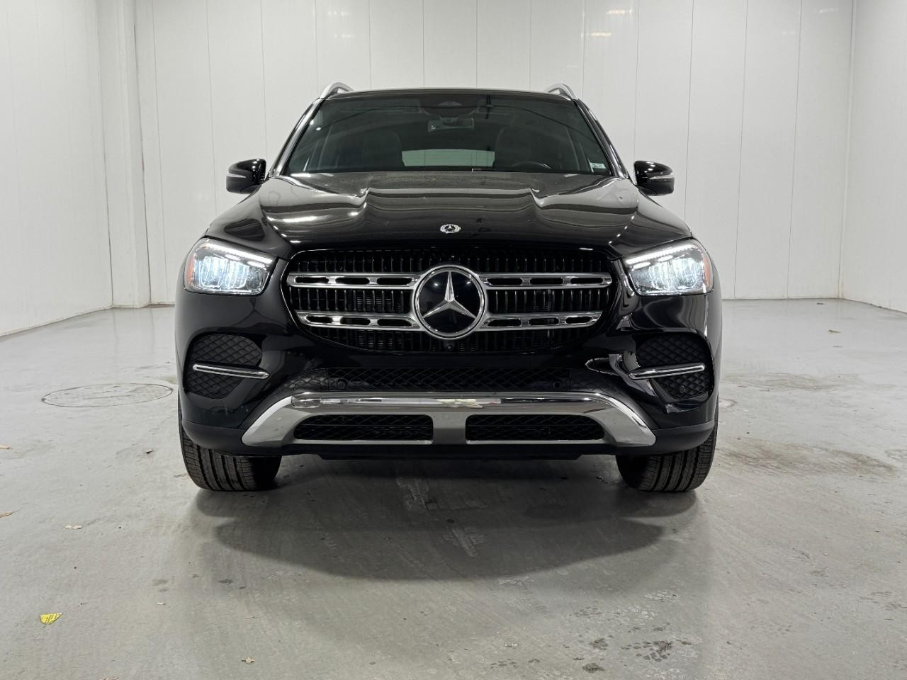Mercedes-Benz GLE Vehicle Full-screen Gallery Image 7