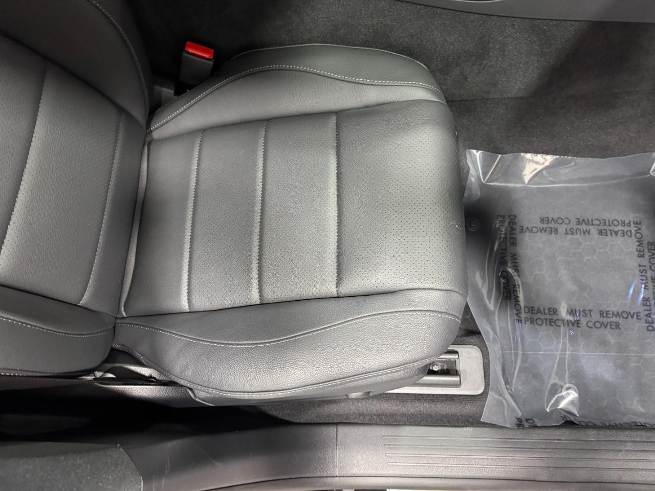 Mercedes-Benz GLE Vehicle Full-screen Gallery Image 19