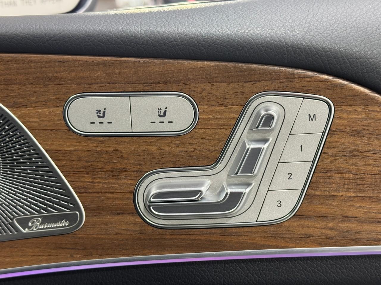 Mercedes-Benz GLE Vehicle Full-screen Gallery Image 21