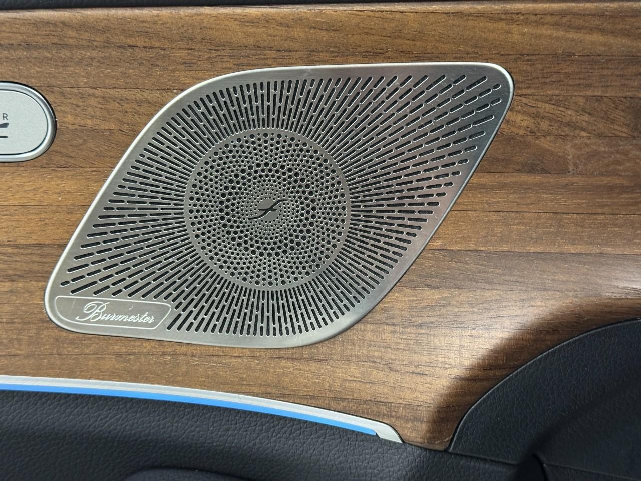 Mercedes-Benz GLE Vehicle Full-screen Gallery Image 24