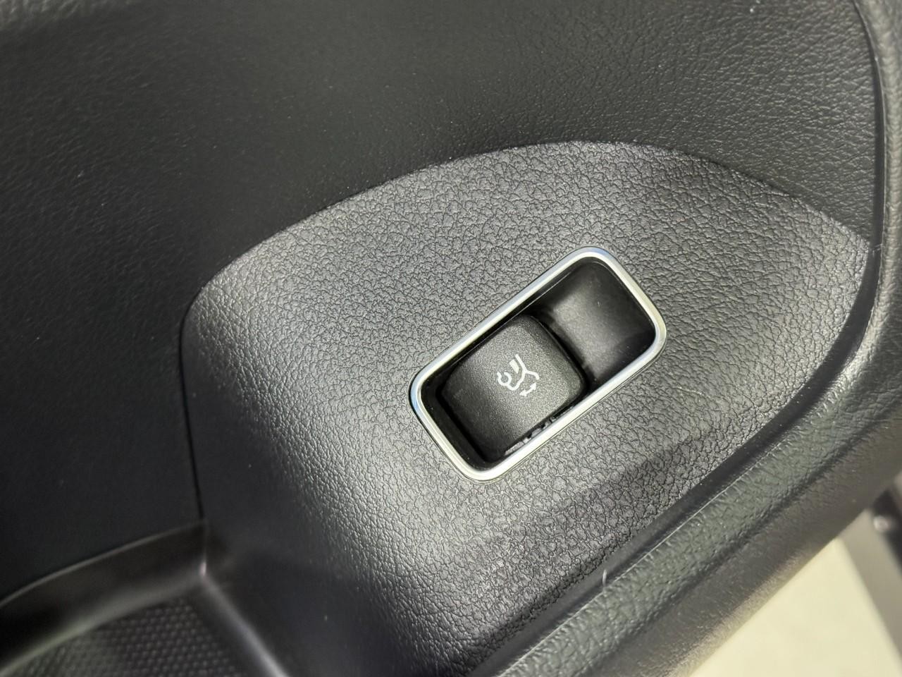 Mercedes-Benz GLE Vehicle Full-screen Gallery Image 28