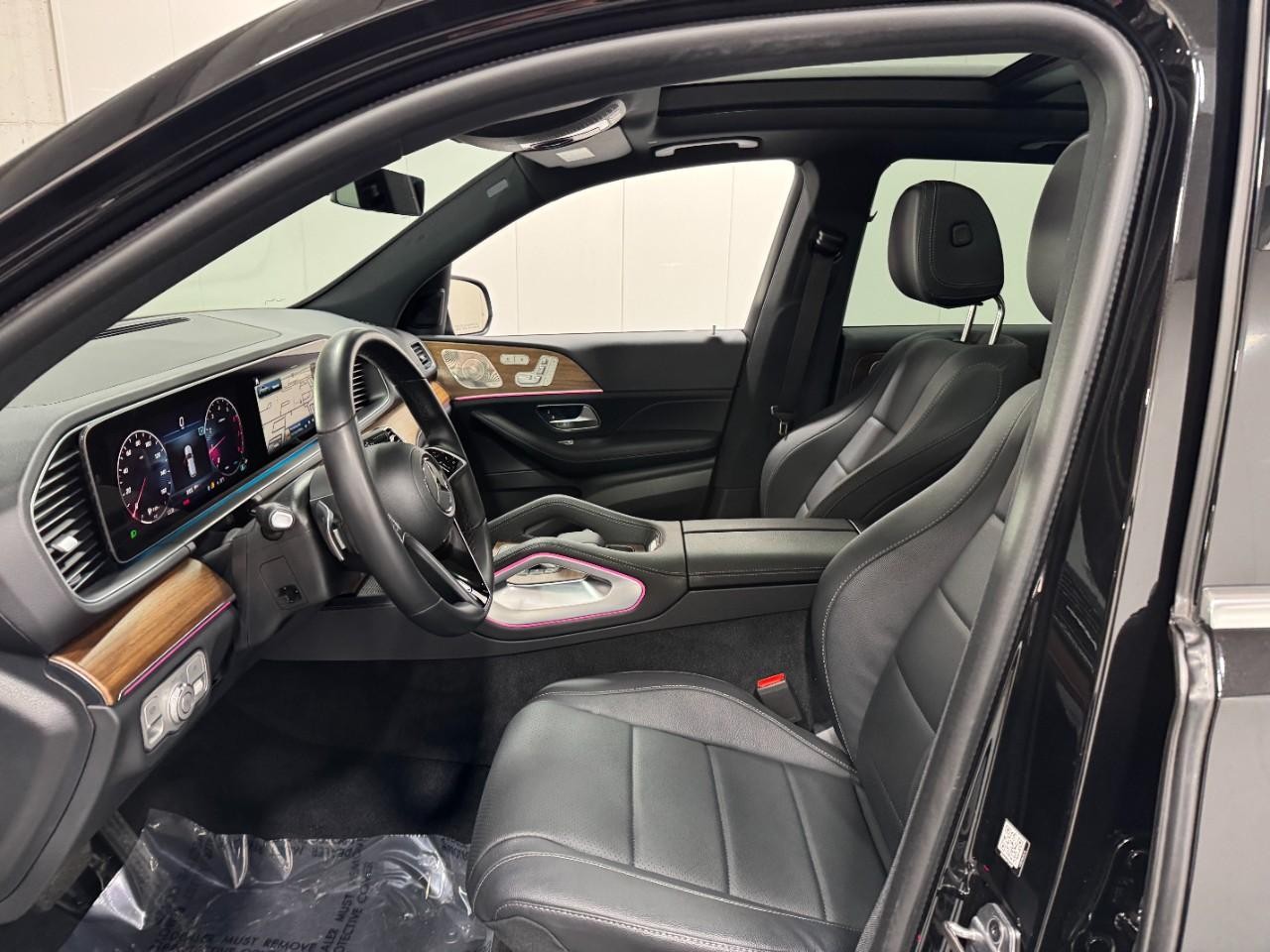 Mercedes-Benz GLE Vehicle Full-screen Gallery Image 29