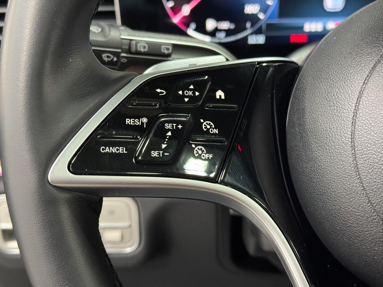 Mercedes-Benz GLE Vehicle Full-screen Gallery Image 33