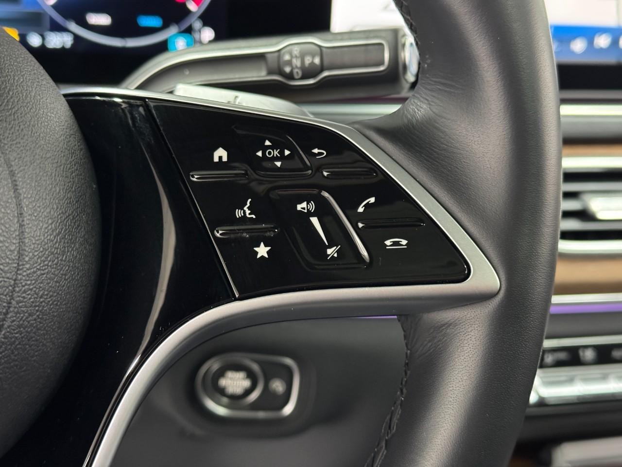 Mercedes-Benz GLE Vehicle Full-screen Gallery Image 34