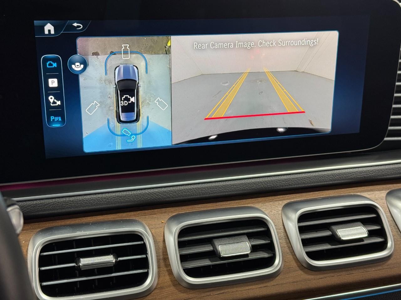 Mercedes-Benz GLE Vehicle Full-screen Gallery Image 37