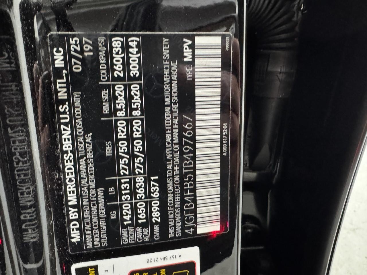 Mercedes-Benz GLE Vehicle Full-screen Gallery Image 38