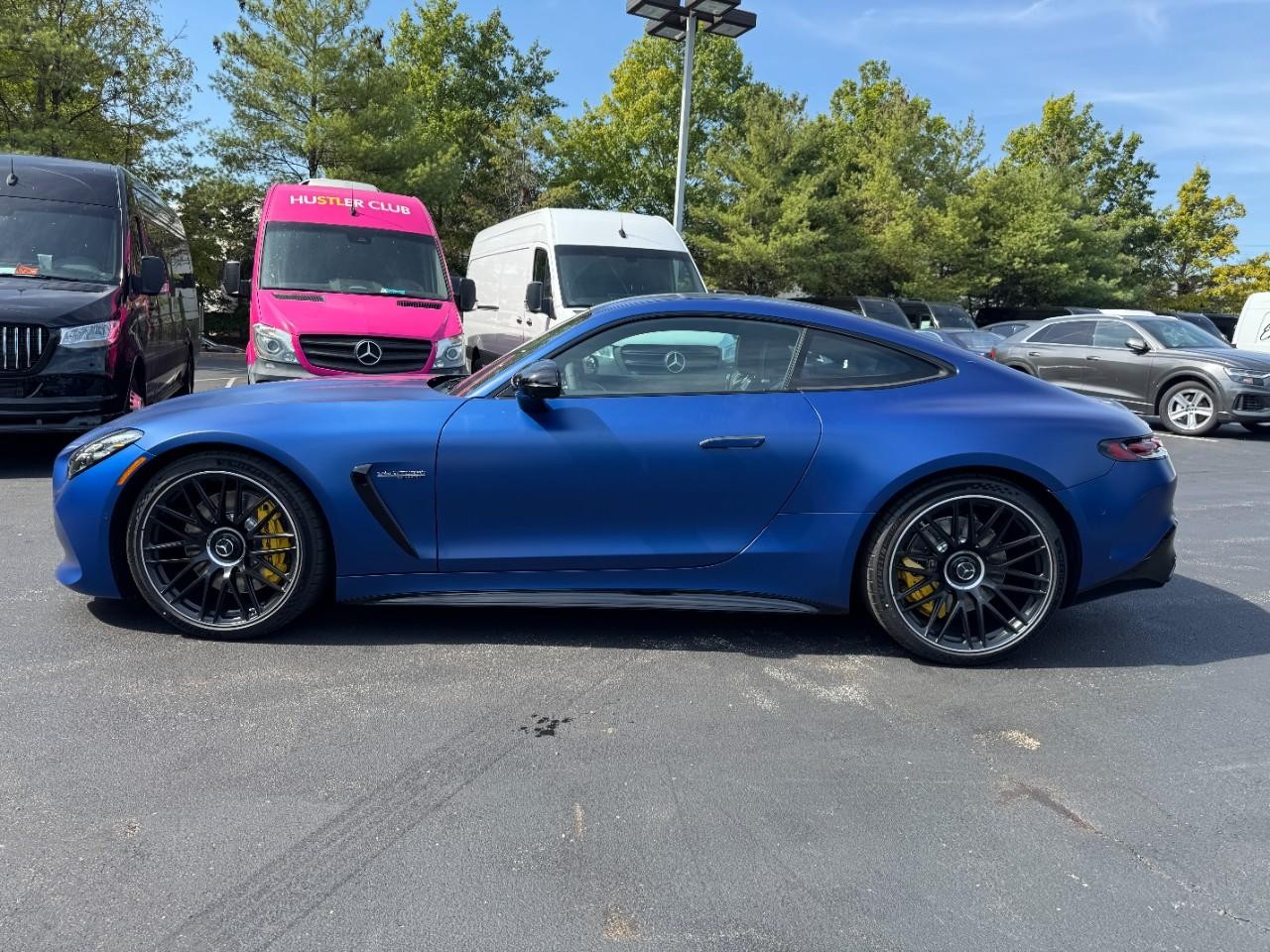 Mercedes-Benz AMG GT Vehicle Full-screen Gallery Image 2