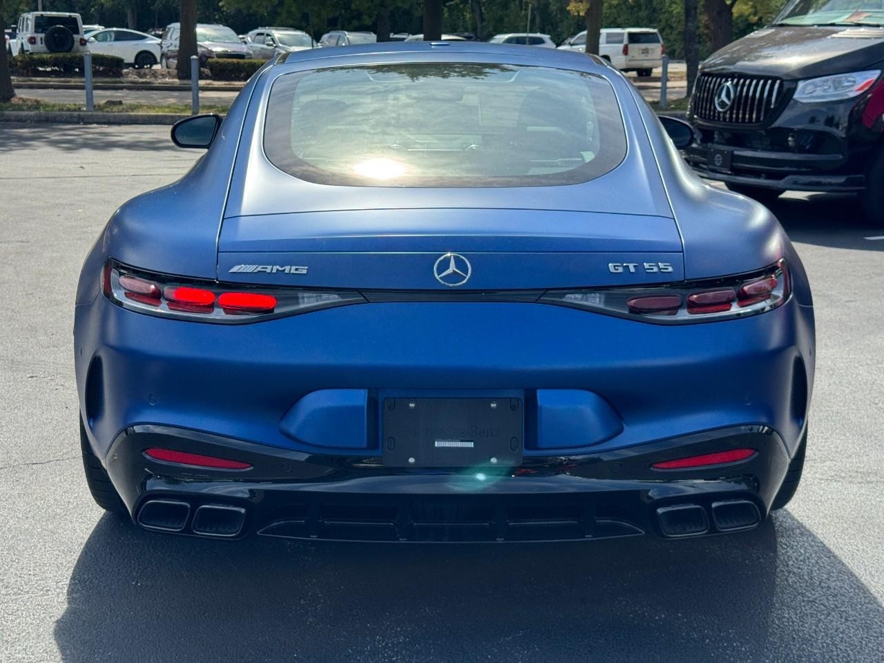 Mercedes-Benz AMG GT Vehicle Full-screen Gallery Image 4