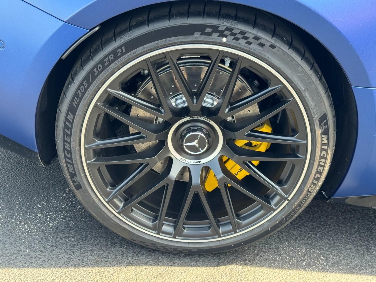 Mercedes-Benz AMG GT Vehicle Full-screen Gallery Image 6