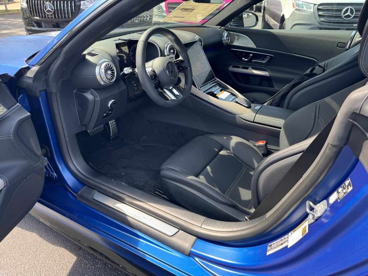 Mercedes-Benz AMG GT Vehicle Full-screen Gallery Image 10