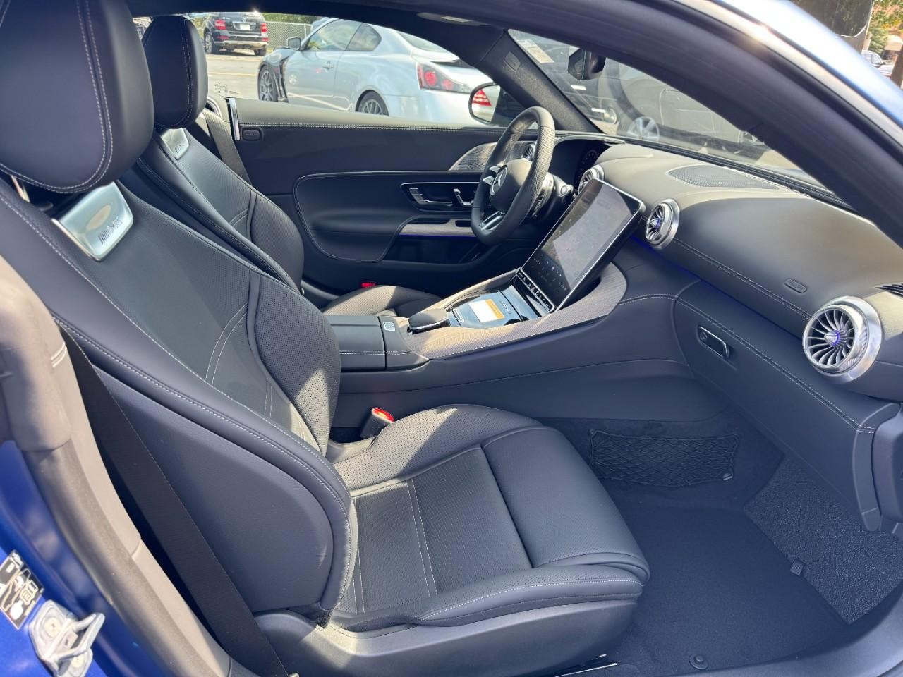 Mercedes-Benz AMG GT Vehicle Full-screen Gallery Image 12