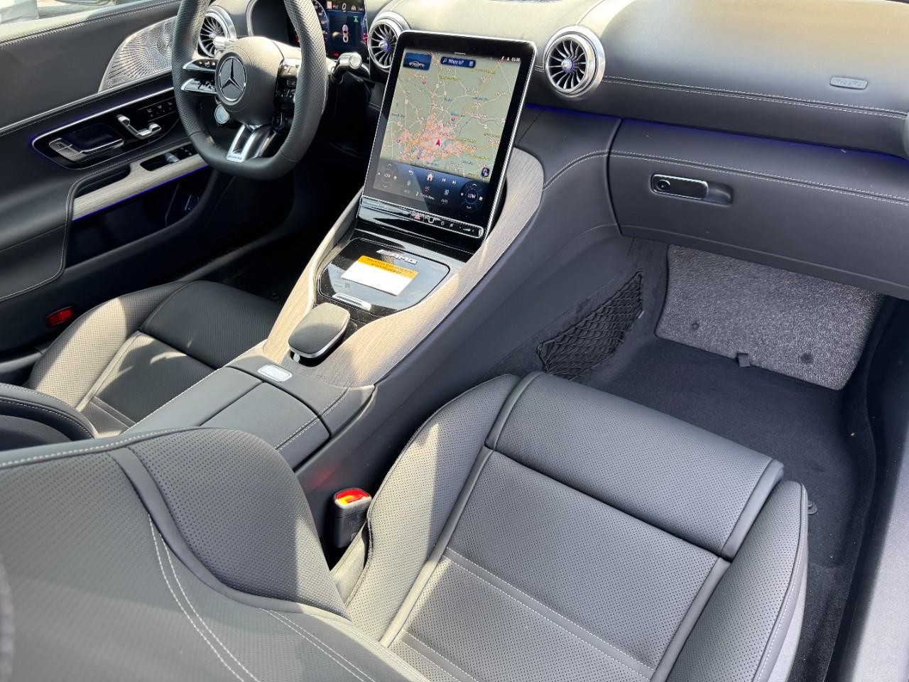 Mercedes-Benz AMG GT Vehicle Full-screen Gallery Image 13