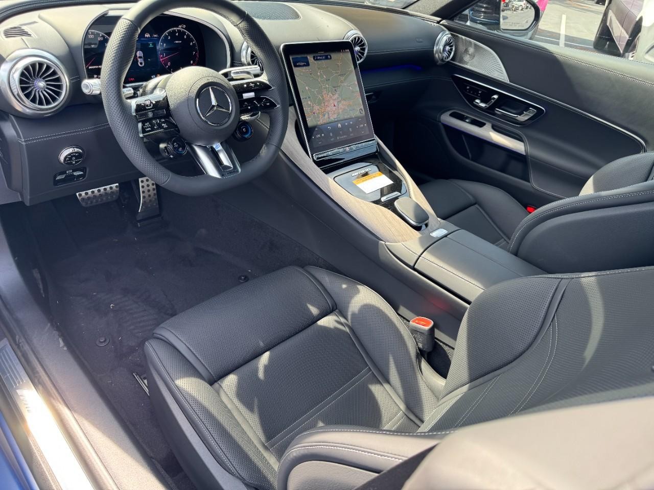 Mercedes-Benz AMG GT Vehicle Full-screen Gallery Image 14