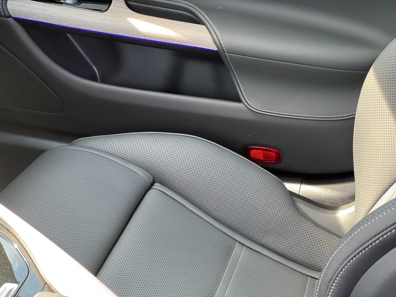 Mercedes-Benz AMG GT Vehicle Full-screen Gallery Image 17