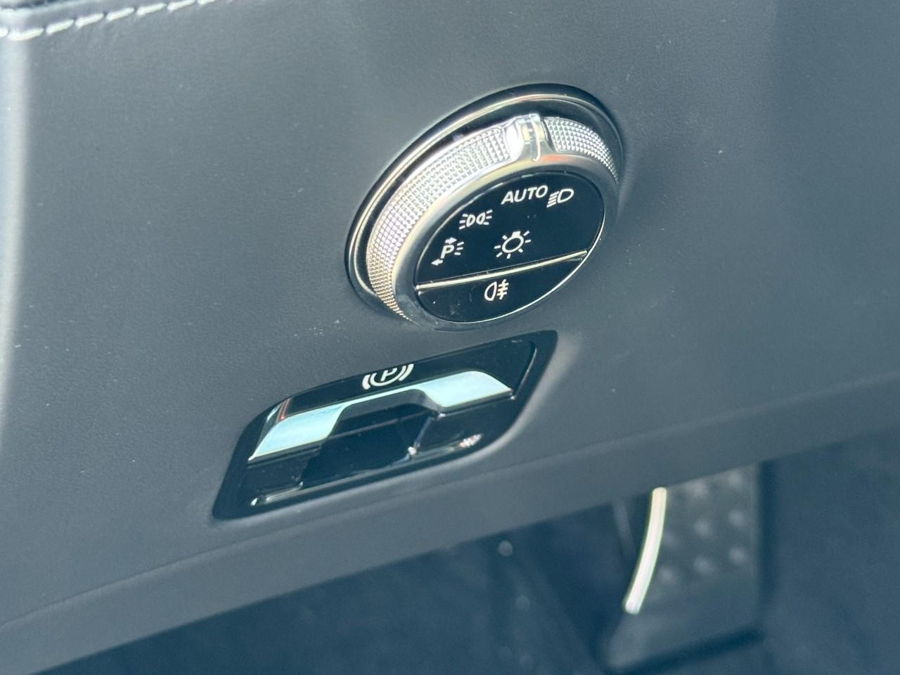 Mercedes-Benz AMG GT Vehicle Full-screen Gallery Image 18