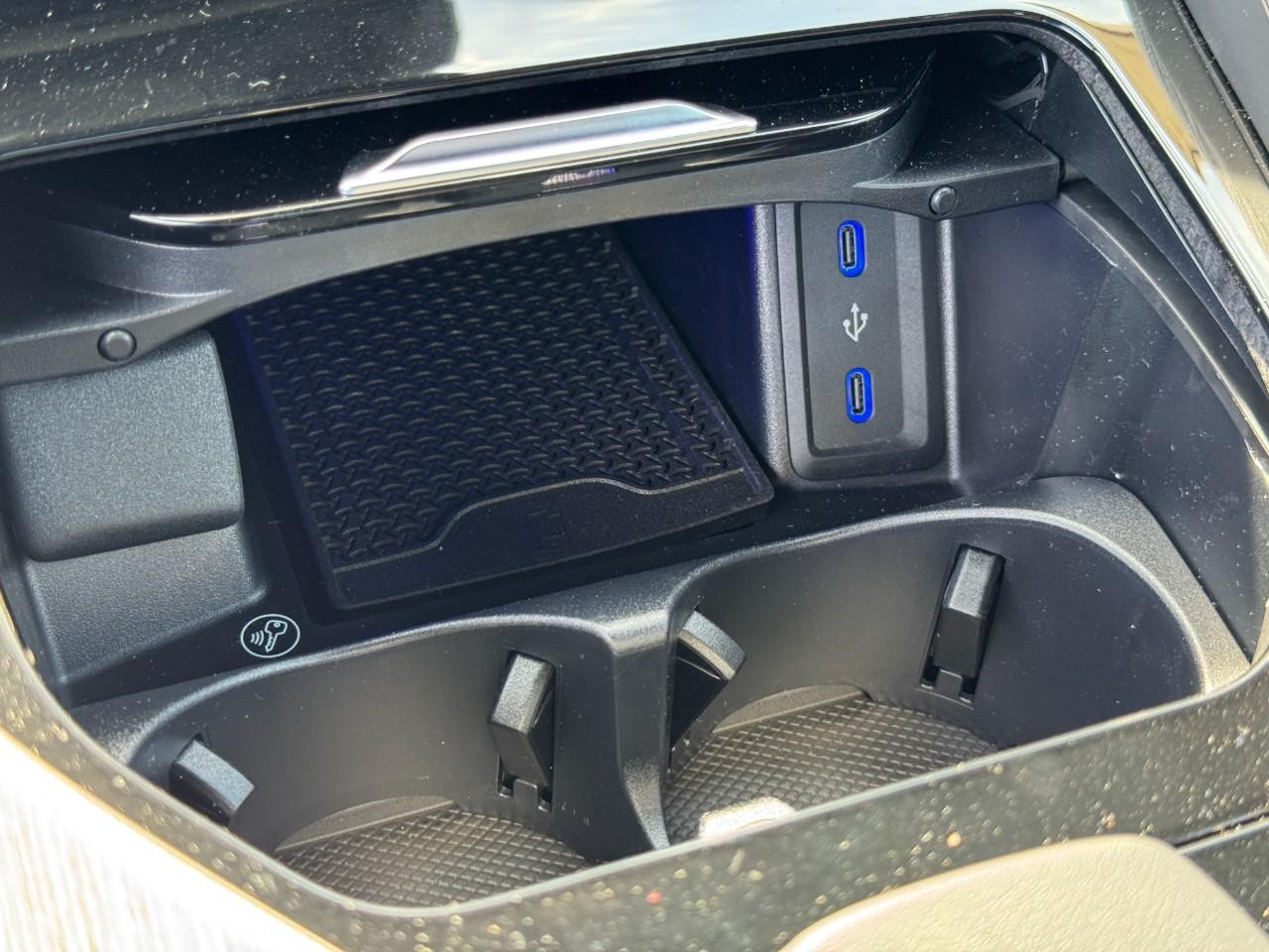 Mercedes-Benz AMG GT Vehicle Full-screen Gallery Image 24