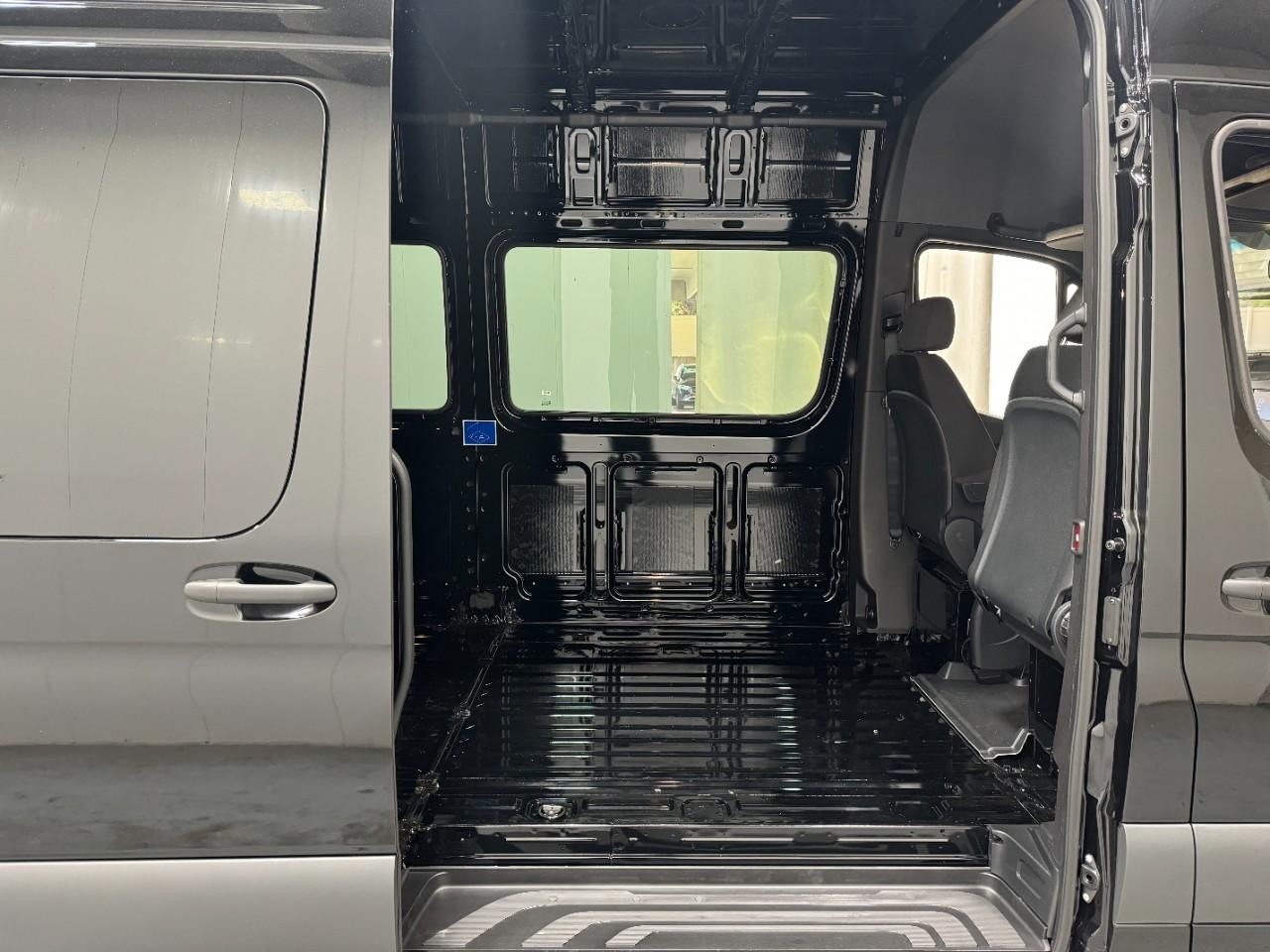 Mercedes-Benz Sprinter Cargo Van Vehicle Full-screen Gallery Image 10