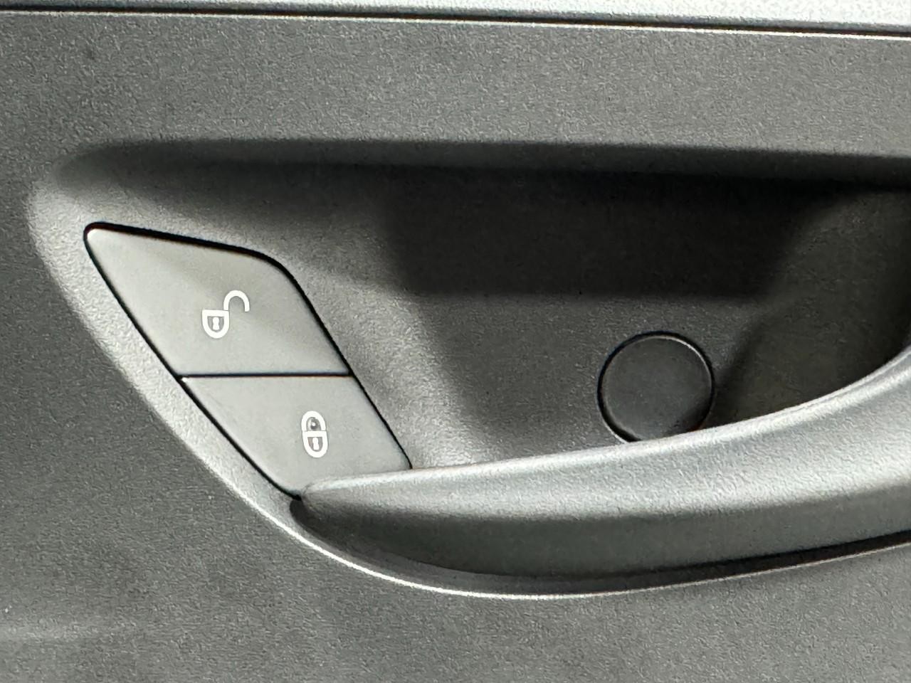 Mercedes-Benz Sprinter Cargo Van Vehicle Full-screen Gallery Image 21