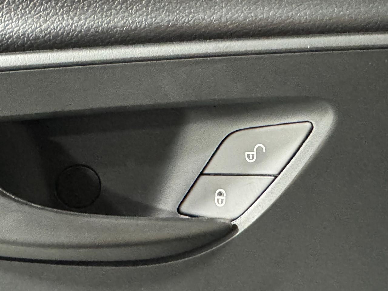 Mercedes-Benz Sprinter Cargo Van Vehicle Full-screen Gallery Image 24