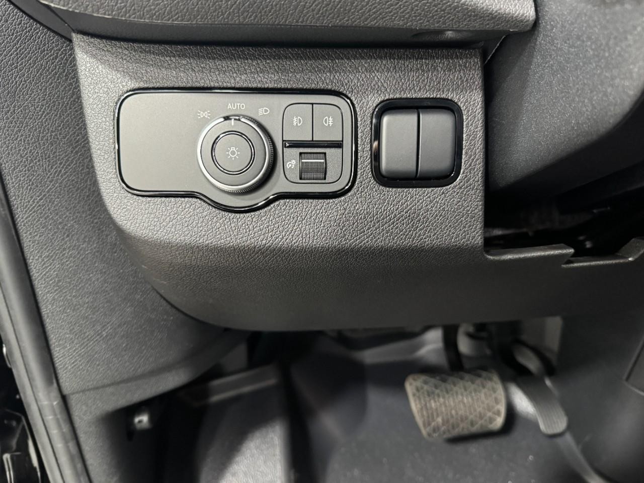 Mercedes-Benz Sprinter Cargo Van Vehicle Full-screen Gallery Image 28