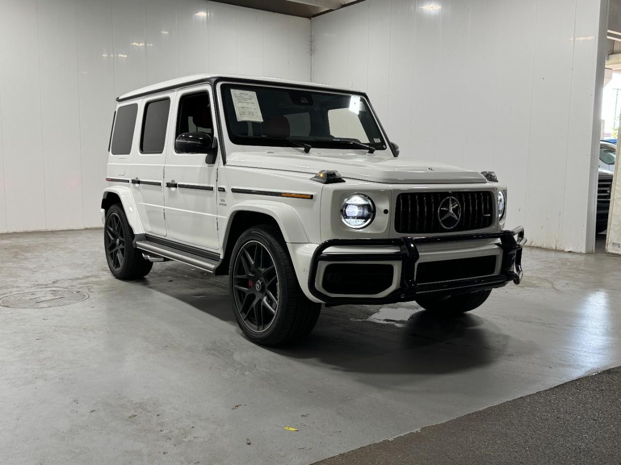 Mercedes-Benz G-Class Vehicle Full-screen Gallery Image 6