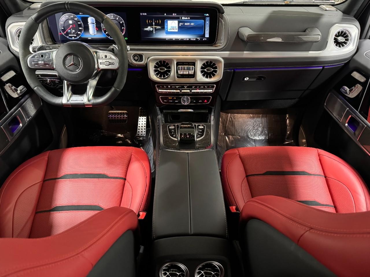 Mercedes-Benz G-Class Vehicle Full-screen Gallery Image 13