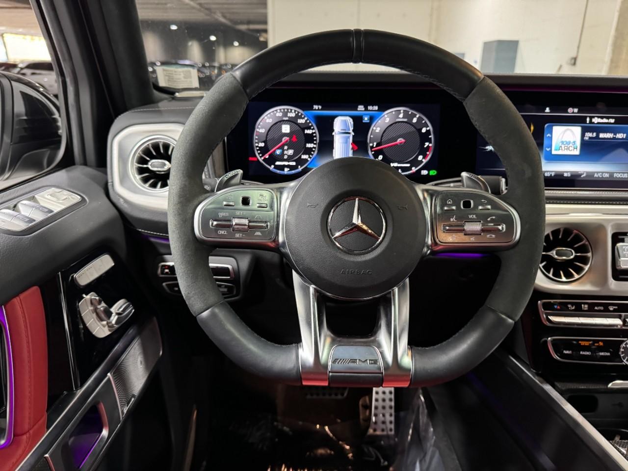 Mercedes-Benz G-Class Vehicle Full-screen Gallery Image 14