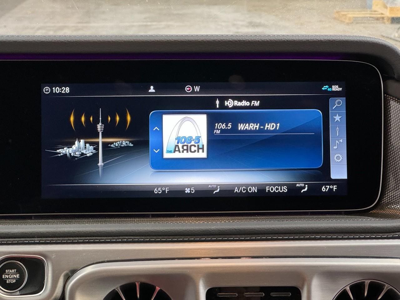 Mercedes-Benz G-Class Vehicle Full-screen Gallery Image 15